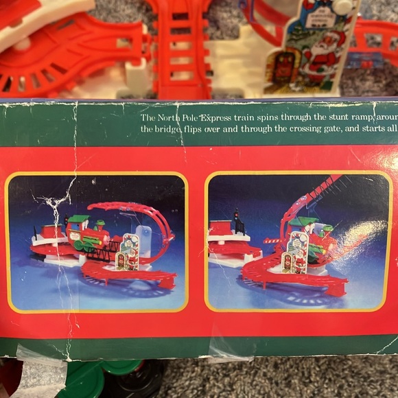 The North Pole Express semi-working -possibly fixable? 4 parts? Santa Train - Picture 11 of 13